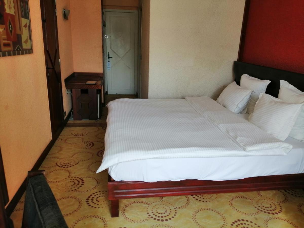 Hotel Jardin Savana Dakar Eksteriør bilde